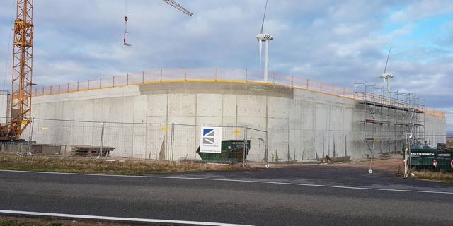 Der Rohbau steht, im Mai soll er ans Netz gehen: der neue wvr-Hochbehälter bei Wintersheim. Foto: wvr GmbH Der Rohbau steht, im Mai soll er ans Netz gehen: der neue wvr-Hochbehälter bei Wintersheim. Foto: wvr GmbH