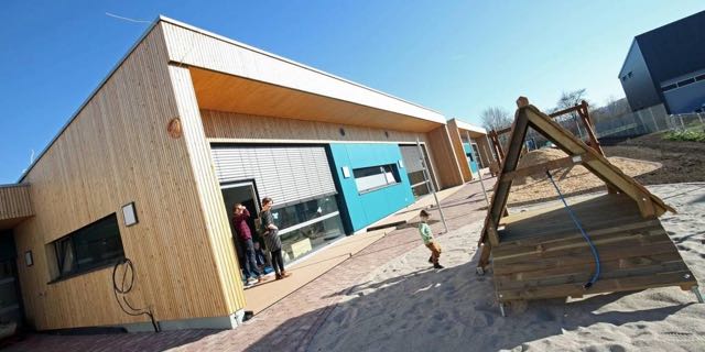 Die neue Kita Mühlbachstörche ist wegen des Standorts im Gewerbegebiet umstritten.Foto: hbz/Michael Bahr Die neue Kita Mühlbachstörche ist wegen des Standorts im Gewerbegebiet umstritten.Foto: hbz/Michael Bahr