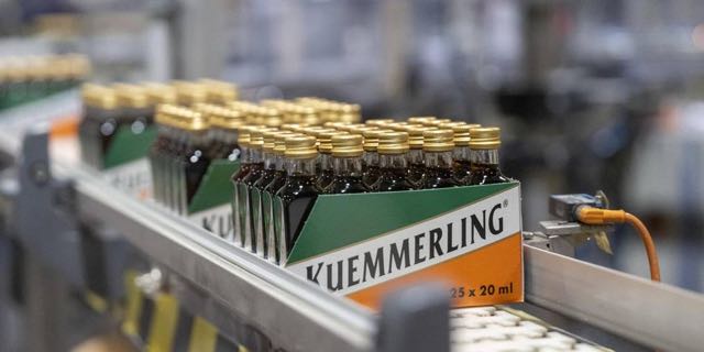 Seit 1963 sind in Bodenheim 350 Millionen Liter Kuemmerling-Kräuterlikör abgefüllt worden. Foto: hbz/Stefan Sämmer Seit 1963 sind in Bodenheim 350 Millionen Liter Kuemmerling-Kräuterlikör abgefüllt worden. Foto: hbz/Stefan Sämmer